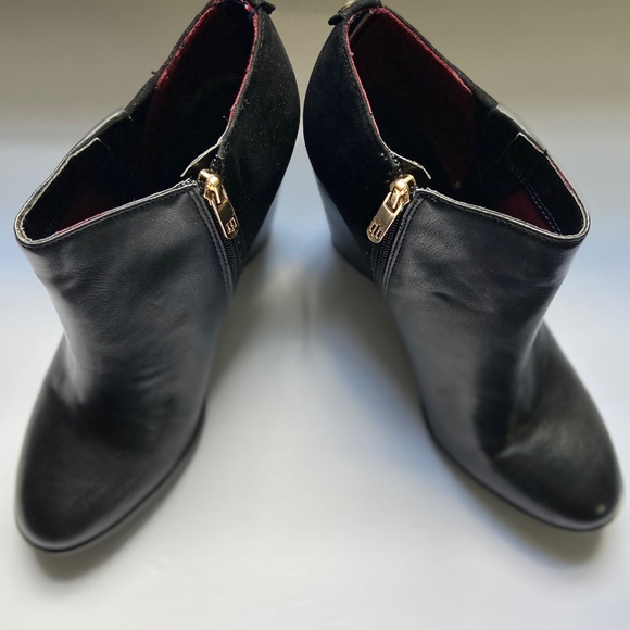 Tommy Hilfiger - Picture 2 of 5